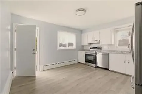 92 Bracket Avenue Tiverton RI 02878
