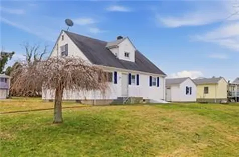 92 Bracket Avenue Tiverton RI 02878