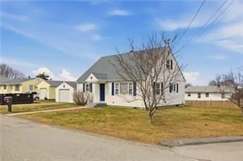 92 Bracket Avenue Tiverton RI 02878