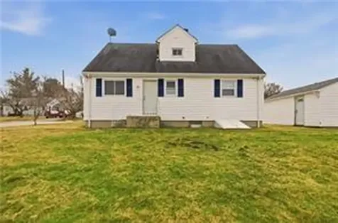 92 Bracket Avenue Tiverton RI 02878