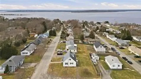 92 Bracket Avenue Tiverton RI 02878