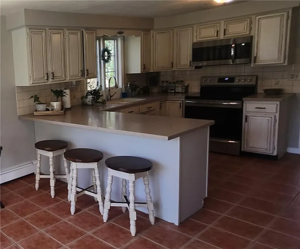 54 Sefton Drive Bristol RI 02809