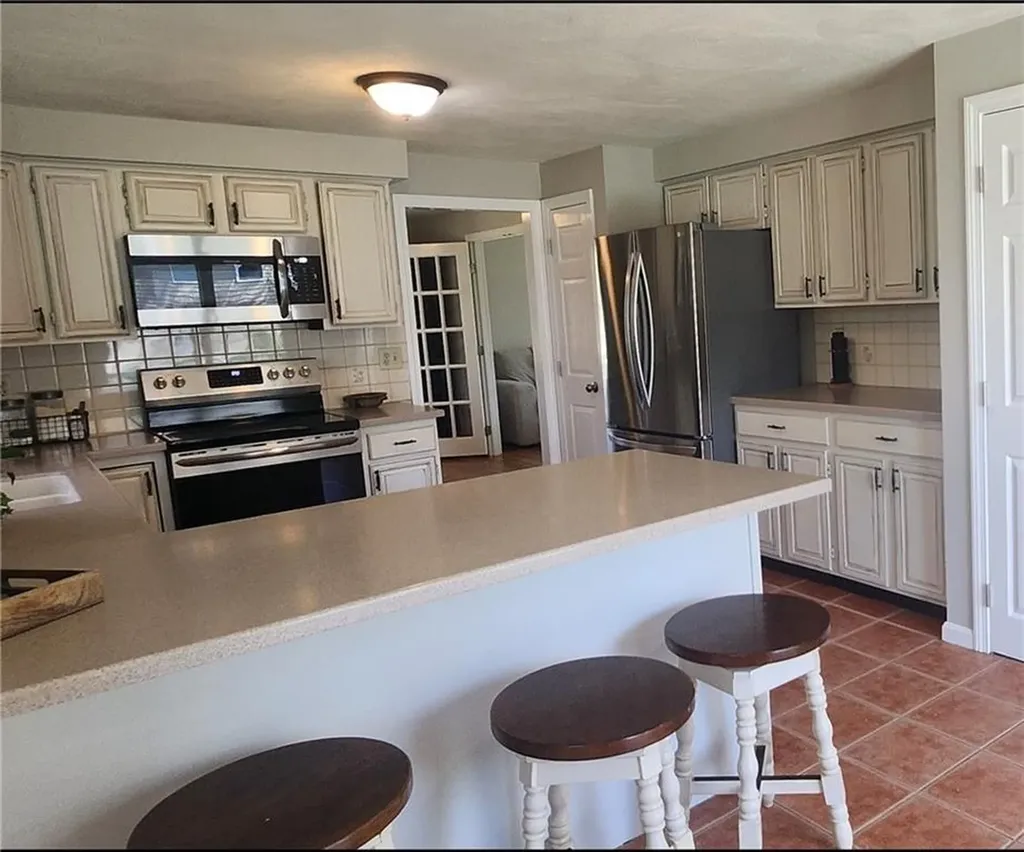 54 Sefton Drive Bristol RI 02809