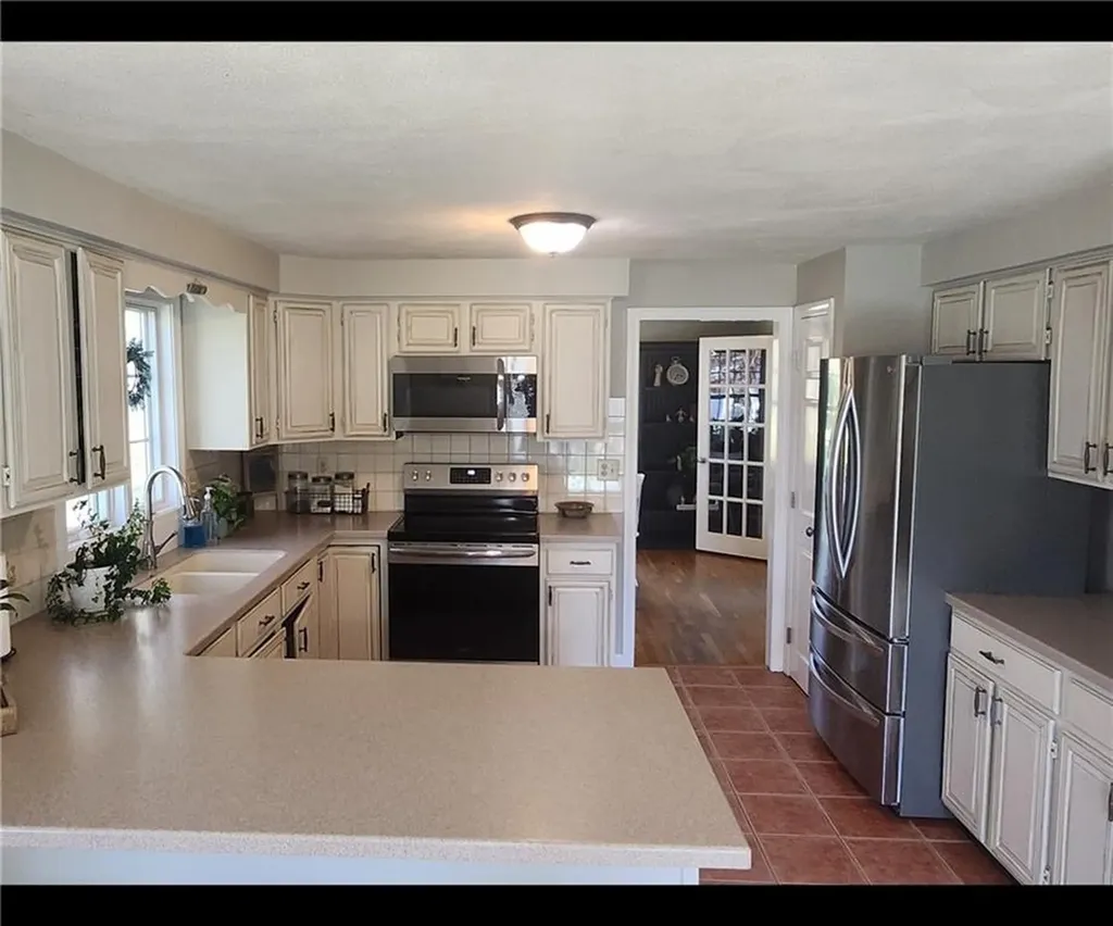 54 Sefton Drive Bristol RI 02809