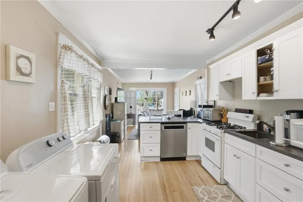 192 Washington Road Barrington RI 02806
