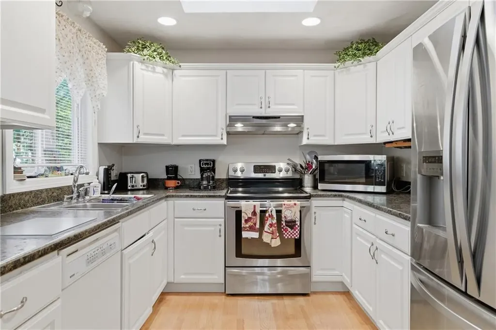 365 Maple Street Warwick RI 02888