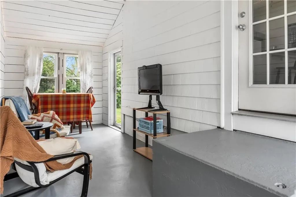 80 Kingswood Road Bristol RI 02809