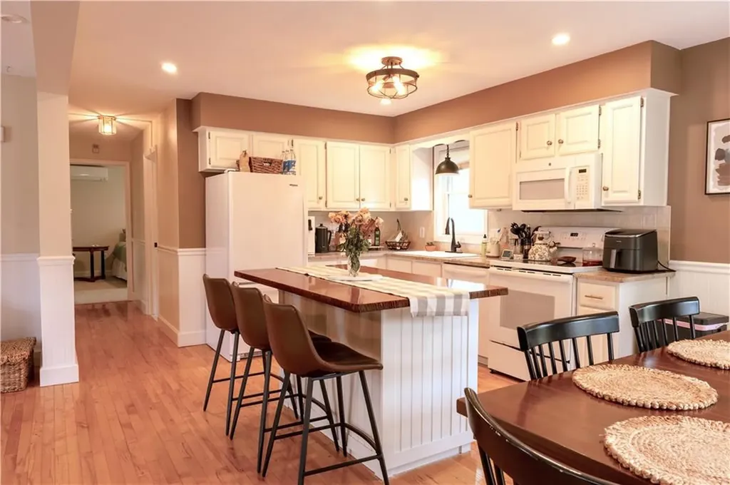435 Allen Avenue South Kingstown RI 02879