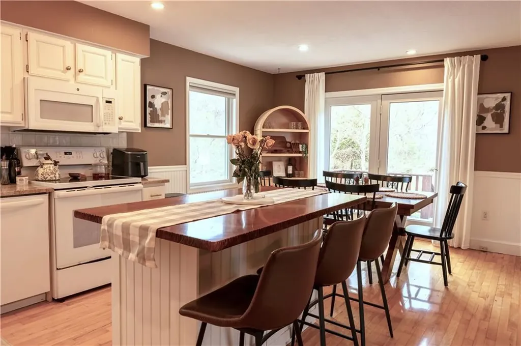435 Allen Avenue South Kingstown RI 02879