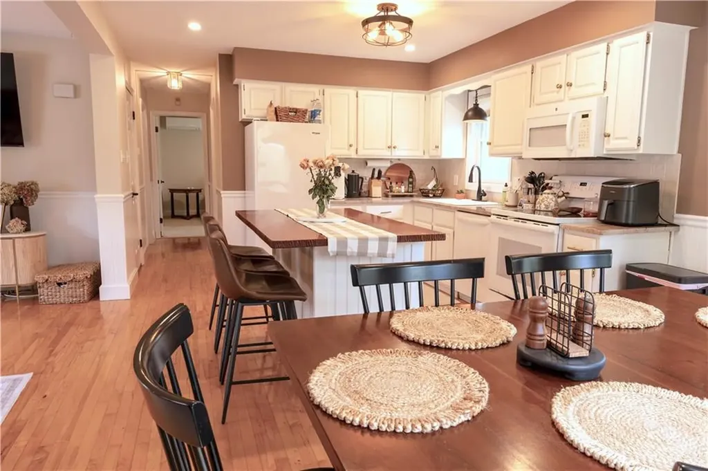435 Allen Avenue South Kingstown RI 02879