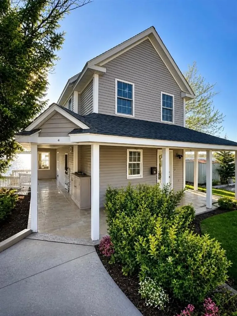 13 Harding Avenue East Providence RI 02915