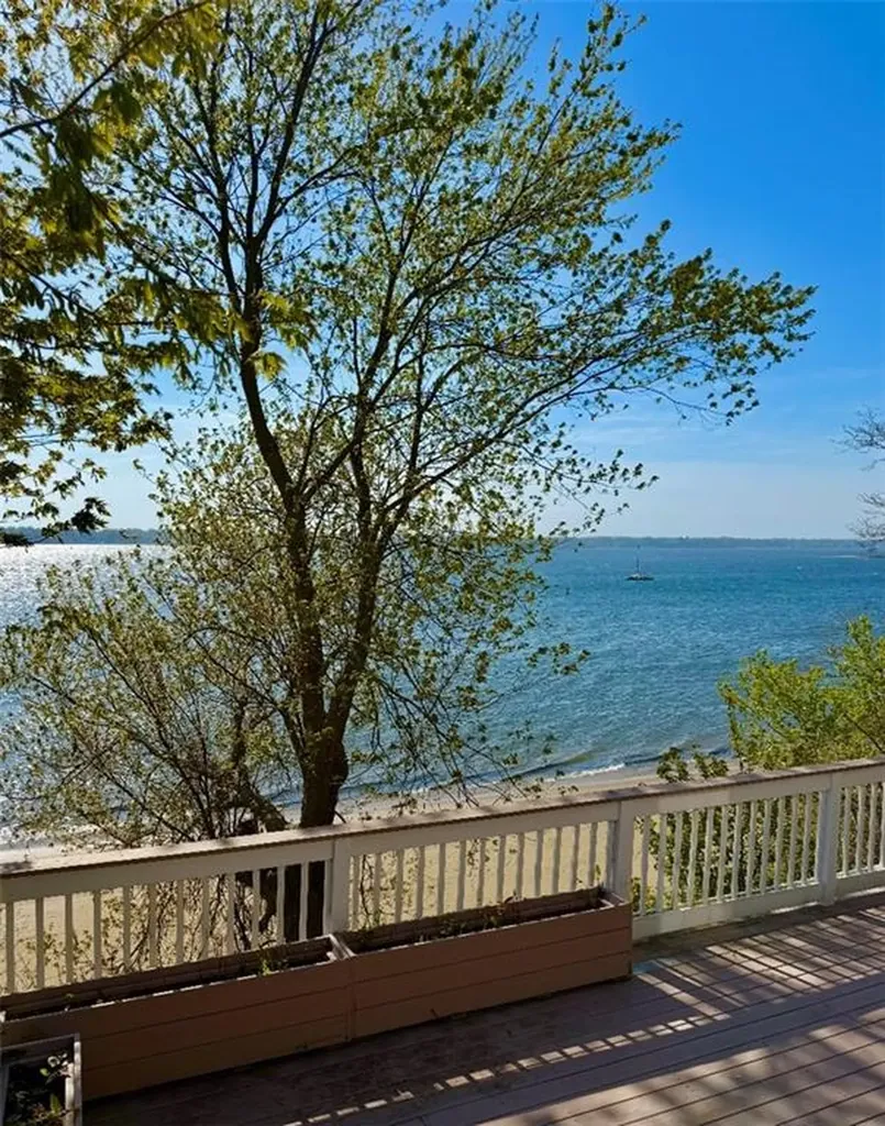 13 Harding Avenue East Providence RI 02915