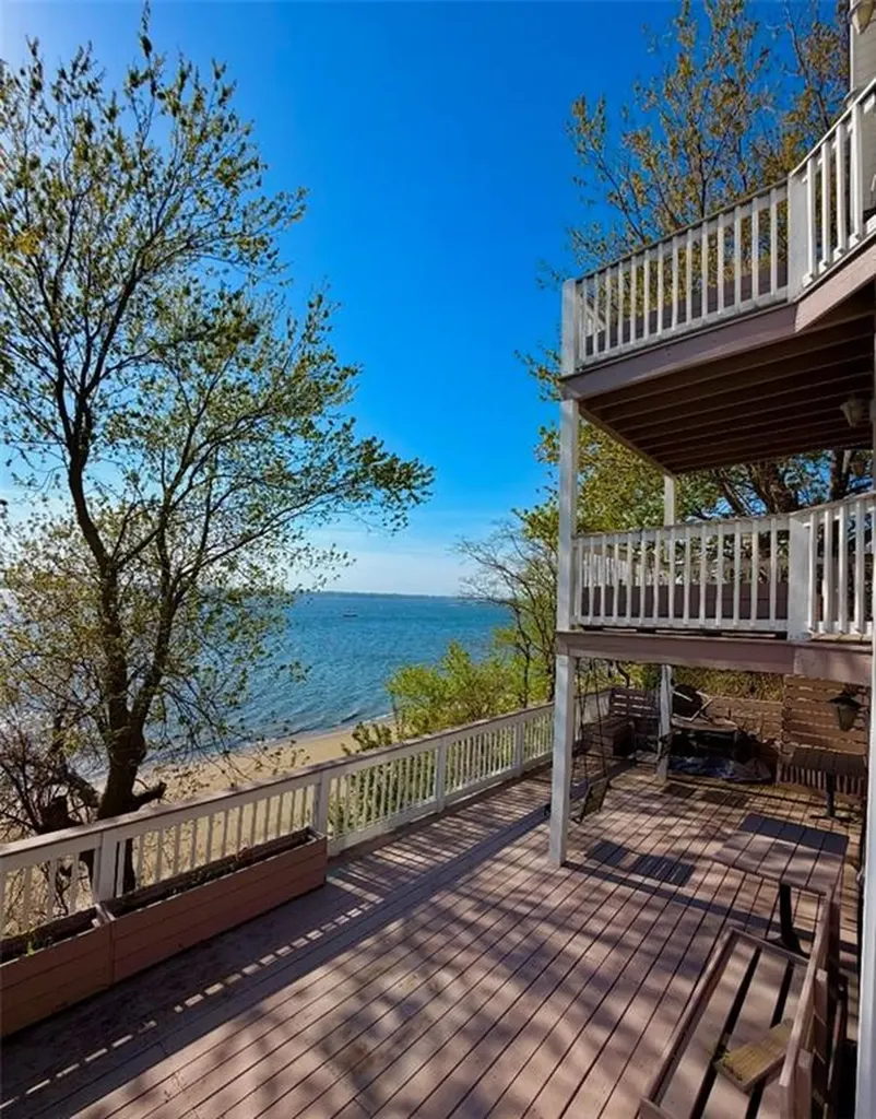 13 Harding Avenue East Providence RI 02915