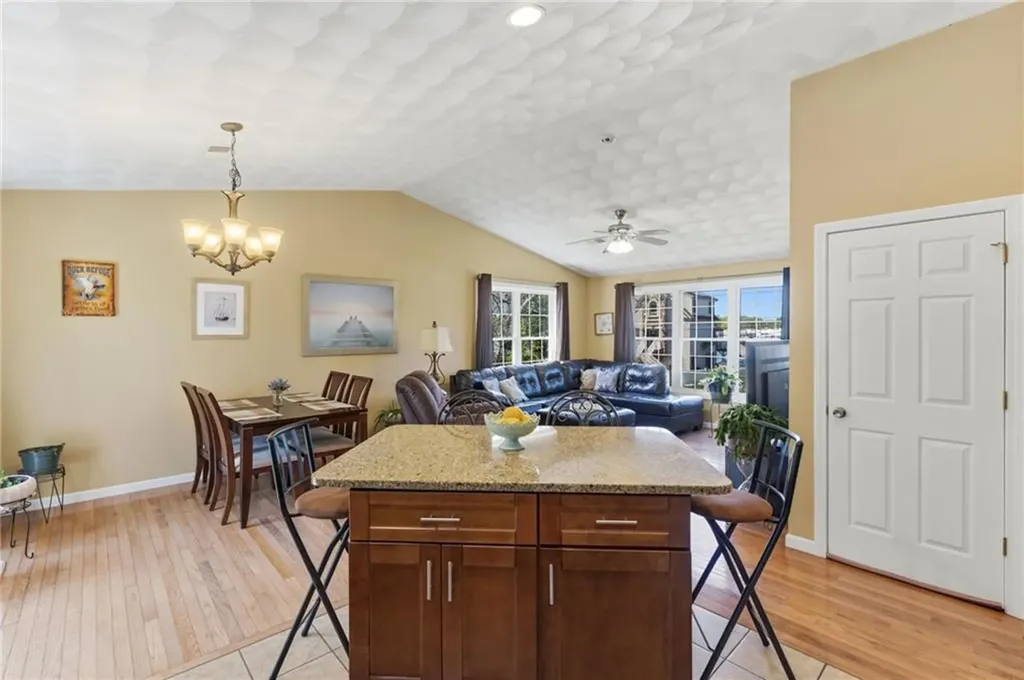 48 Harris Avenue Warwick RI 02889