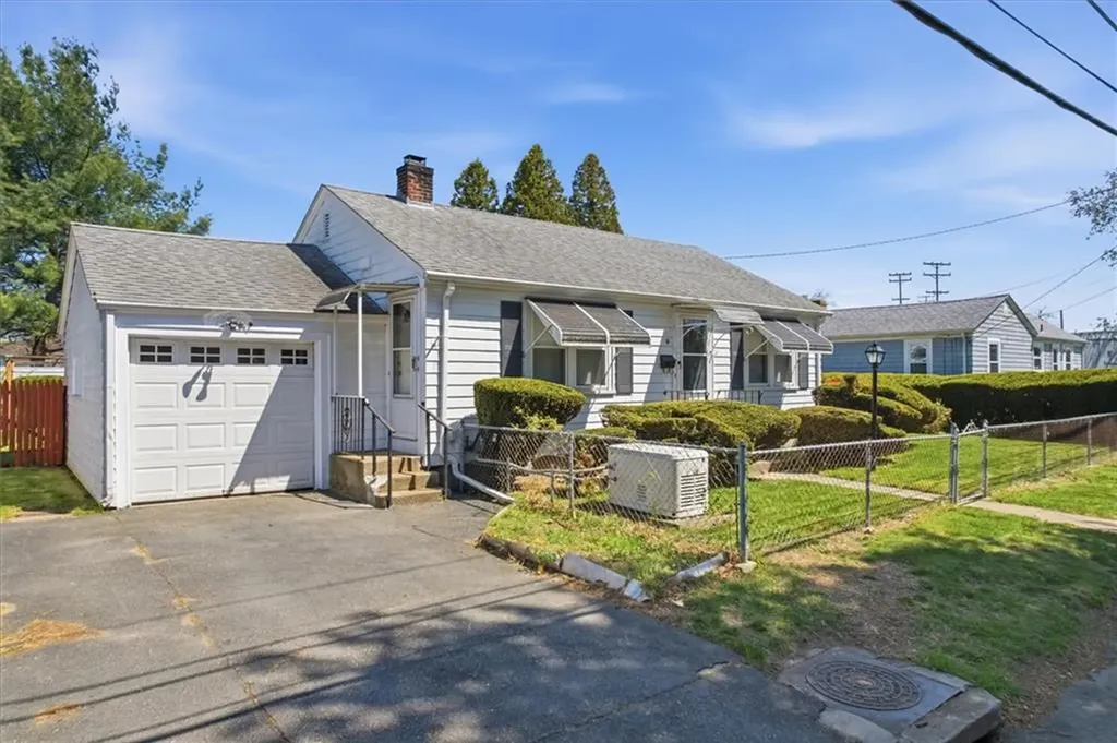 15 Rhodes Avenue East Providence RI 02915
