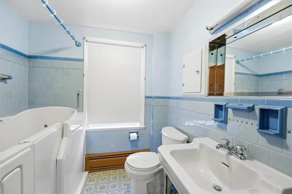 15 Rhodes Avenue East Providence RI 02915