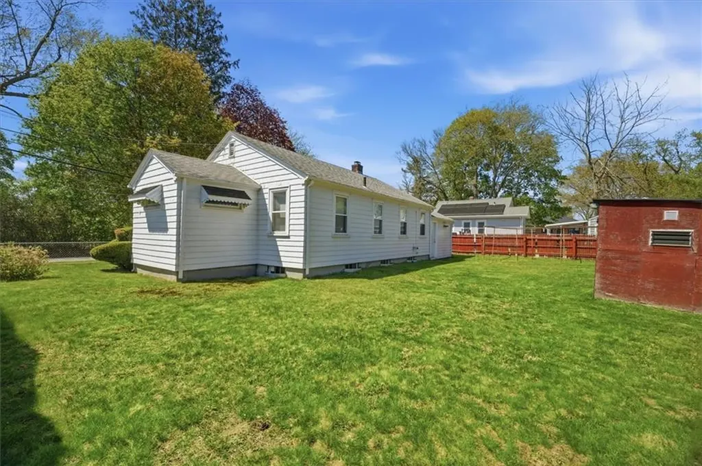 15 Rhodes Avenue East Providence RI 02915