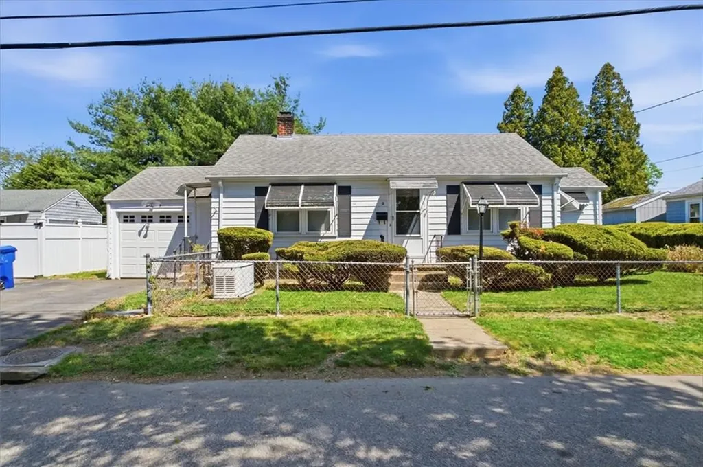 15 Rhodes Avenue East Providence RI 02915