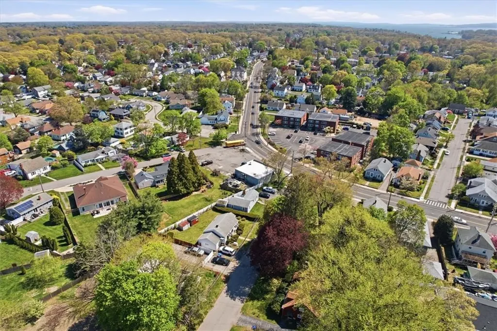 15 Rhodes Avenue East Providence RI 02915