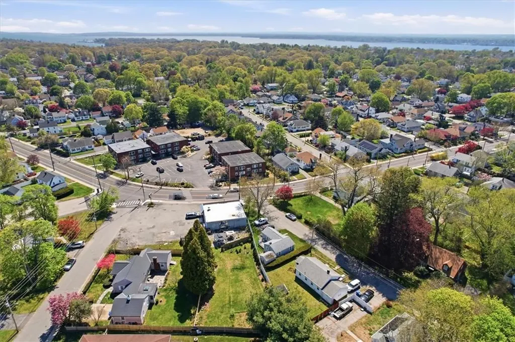 15 Rhodes Avenue East Providence RI 02915