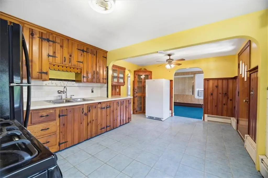15 Rhodes Avenue East Providence RI 02915