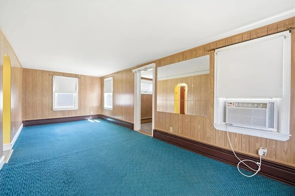 15 Rhodes Avenue East Providence RI 02915