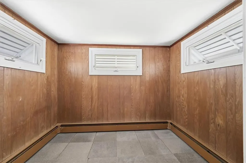 15 Rhodes Avenue East Providence RI 02915