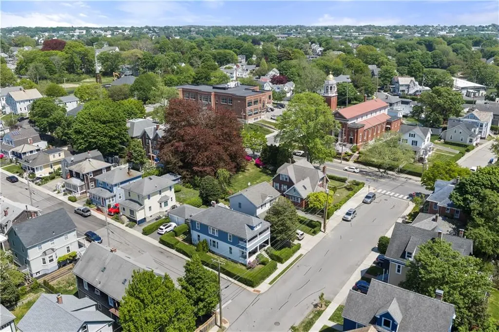 2 Bedlow Avenue Newport RI 02840