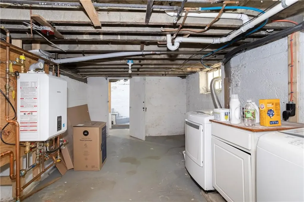 2 Bedlow Avenue Newport RI 02840