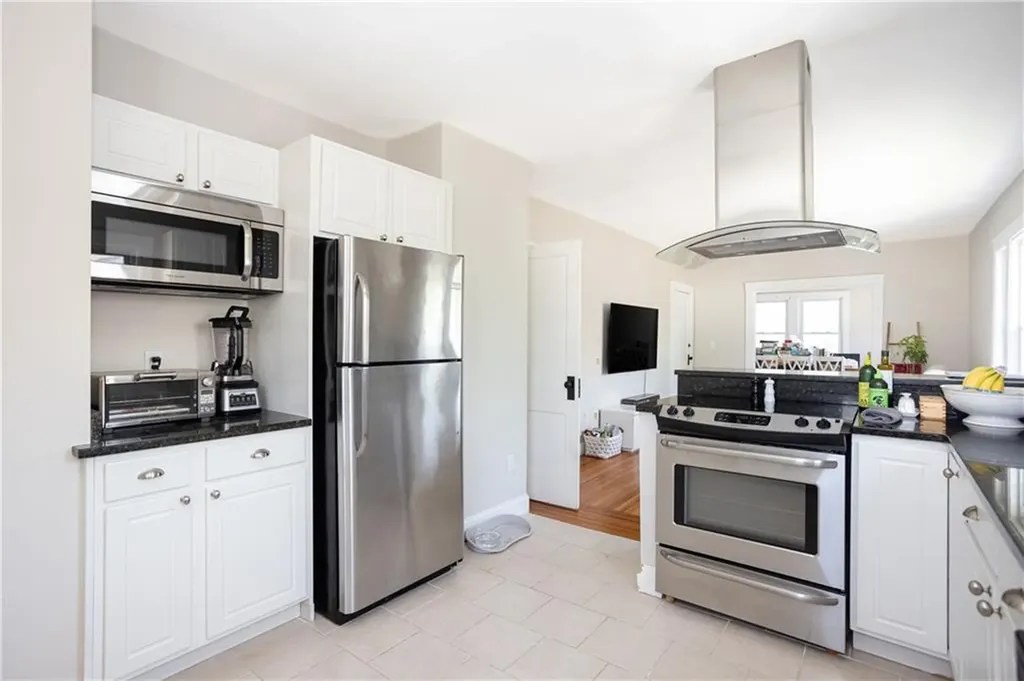 2 Bedlow Avenue Newport RI 02840