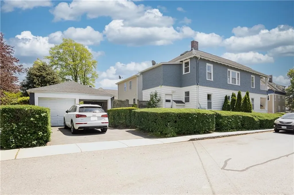 2 Bedlow Avenue Newport RI 02840