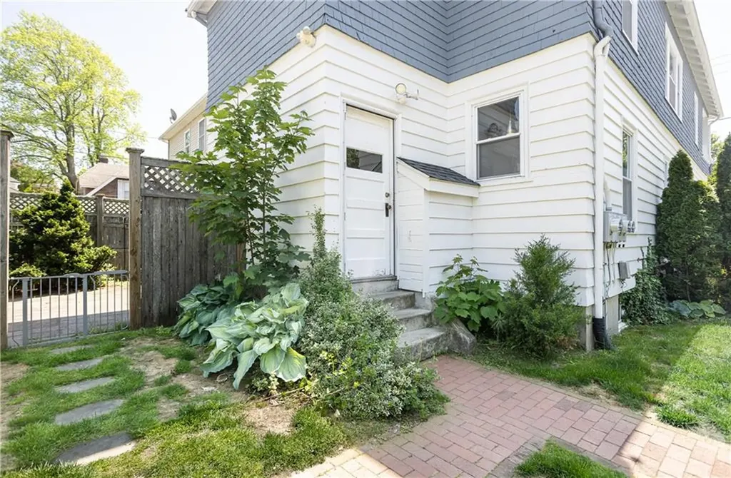 2 Bedlow Avenue Newport RI 02840