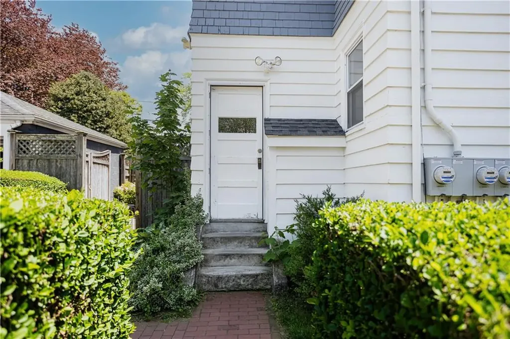 2 Bedlow Avenue Newport RI 02840