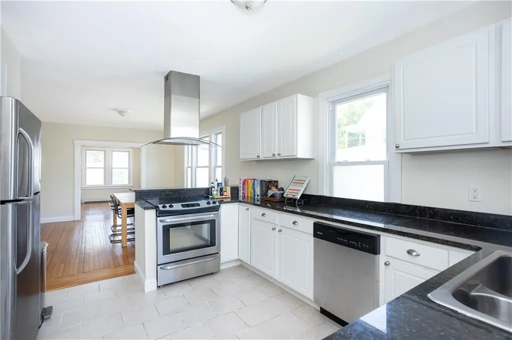 2 Bedlow Avenue Newport RI 02840