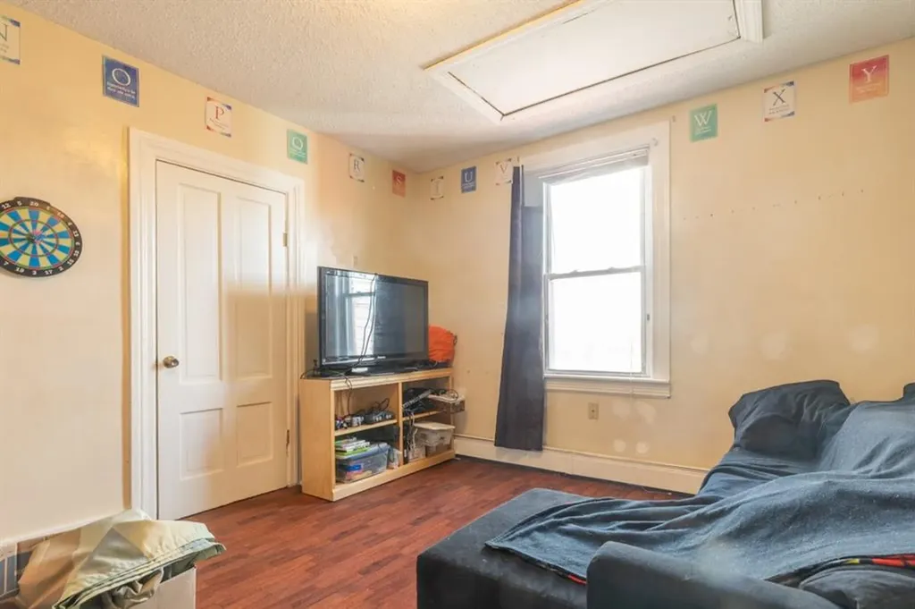 211 Admiral Street Providence RI 02908