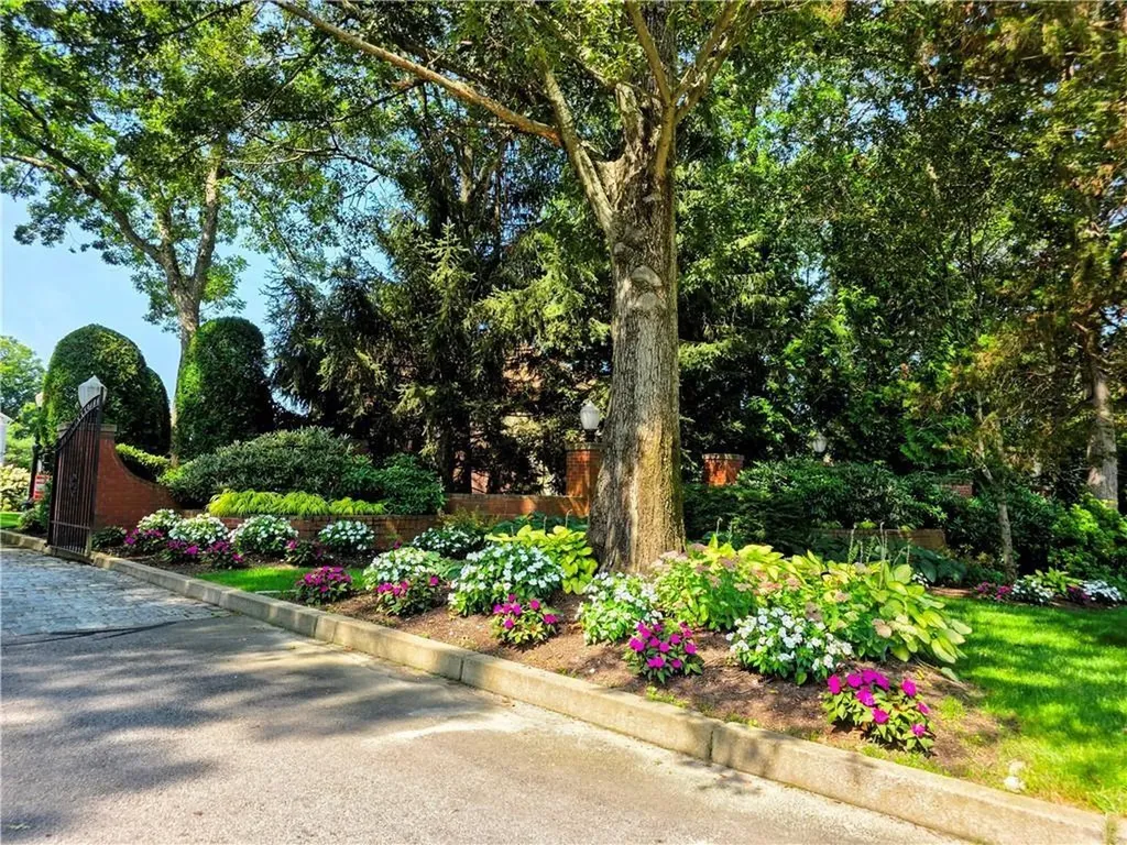 203 Dean Ridge Court Cranston RI 02920