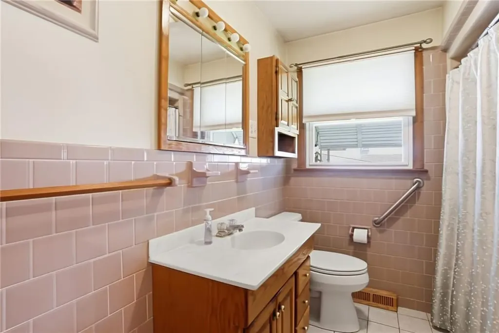 84 West Earle Street Cumberland RI 02864