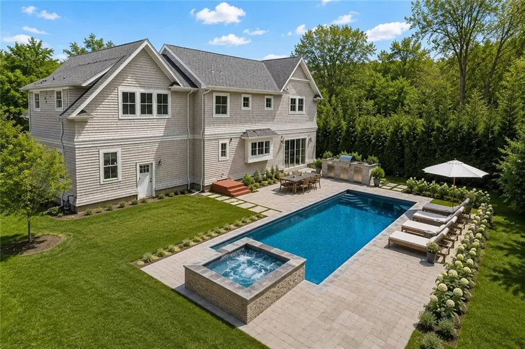 3 Knowlton Court Bristol RI 02809