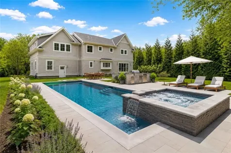 3 Knowlton Court Bristol RI 02809