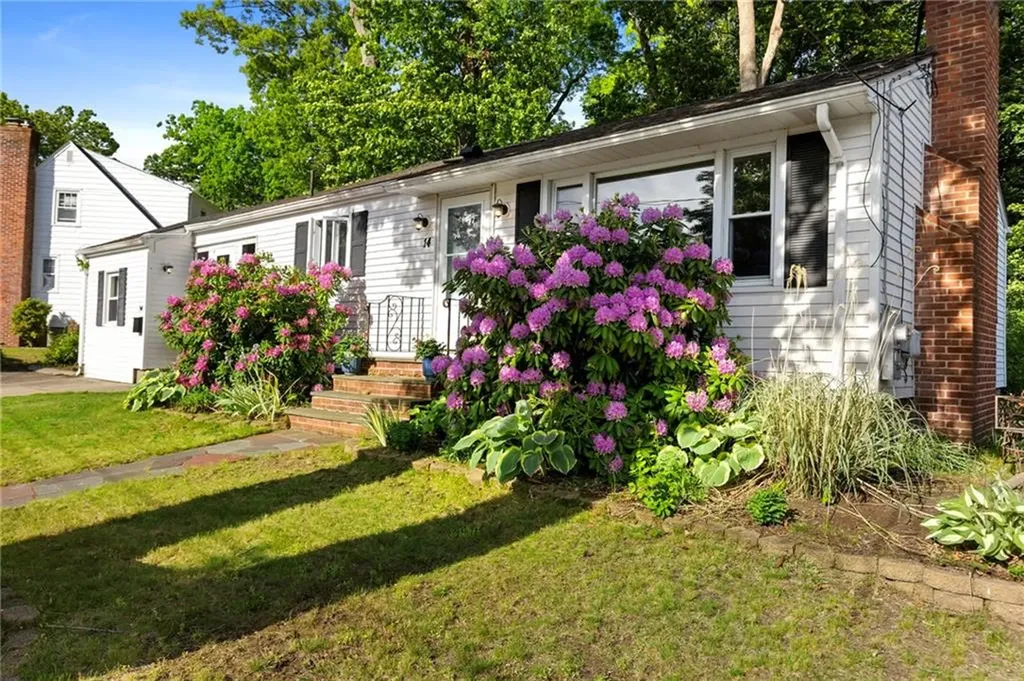 14 Woodhill Drive Cranston RI 02920