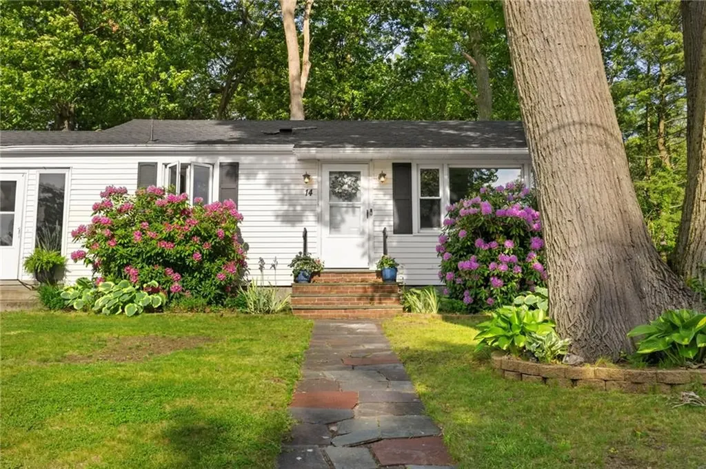 14 Woodhill Drive Cranston RI 02920
