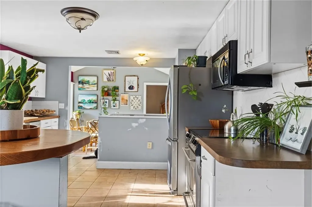 14 Woodhill Drive Cranston RI 02920