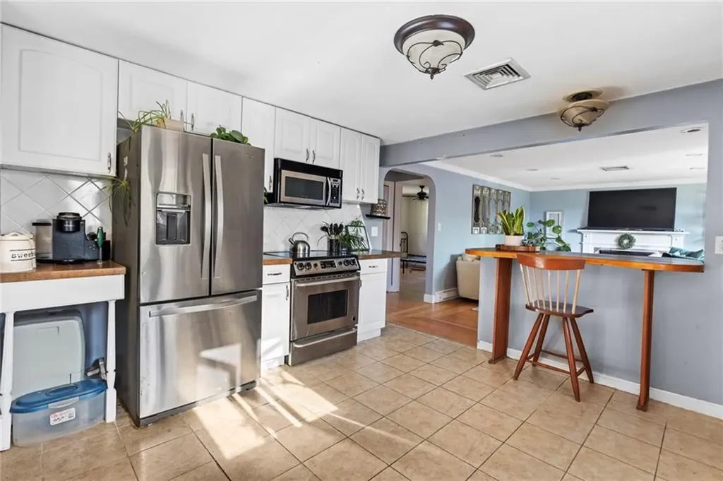 14 Woodhill Drive Cranston RI 02920