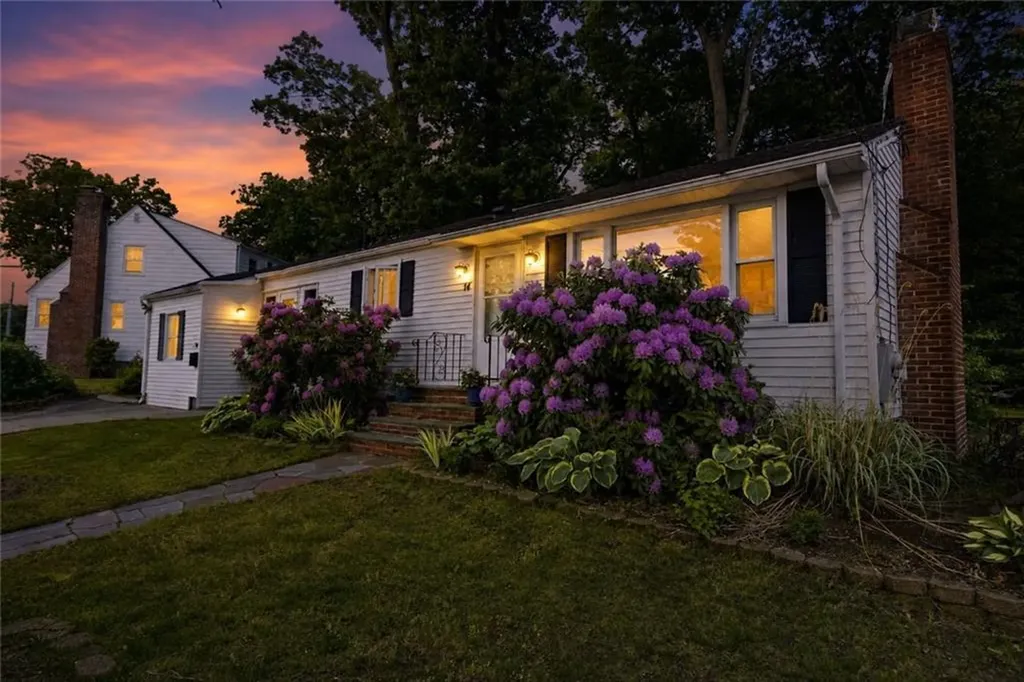 14 Woodhill Drive Cranston RI 02920