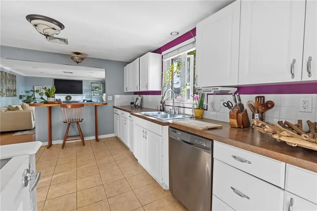 14 Woodhill Drive Cranston RI 02920