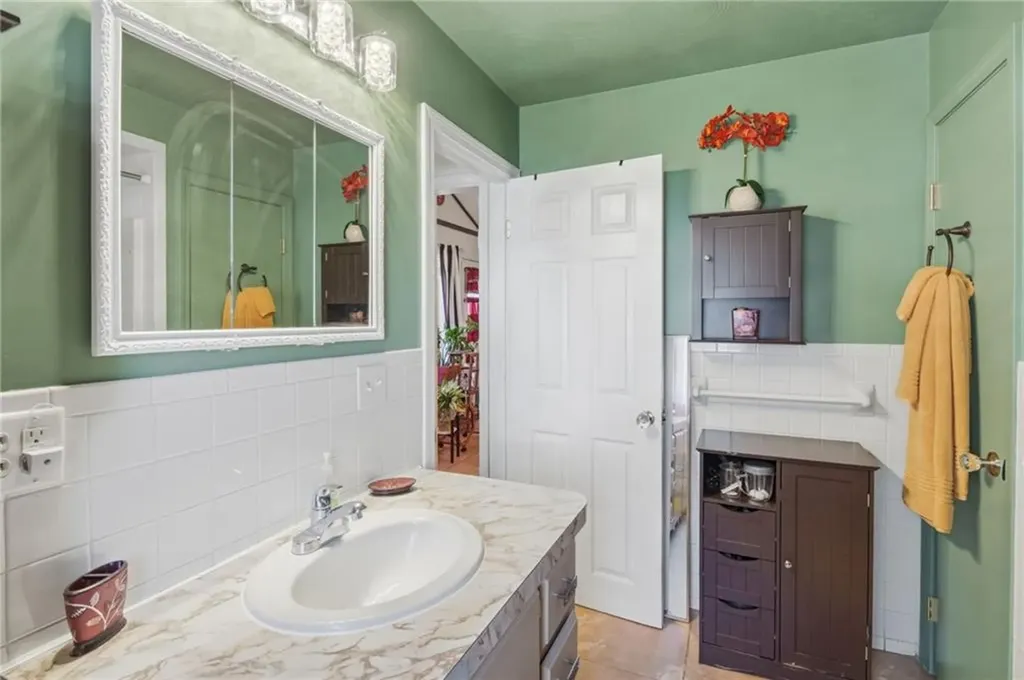 76 Sabra Street Cranston RI 02910