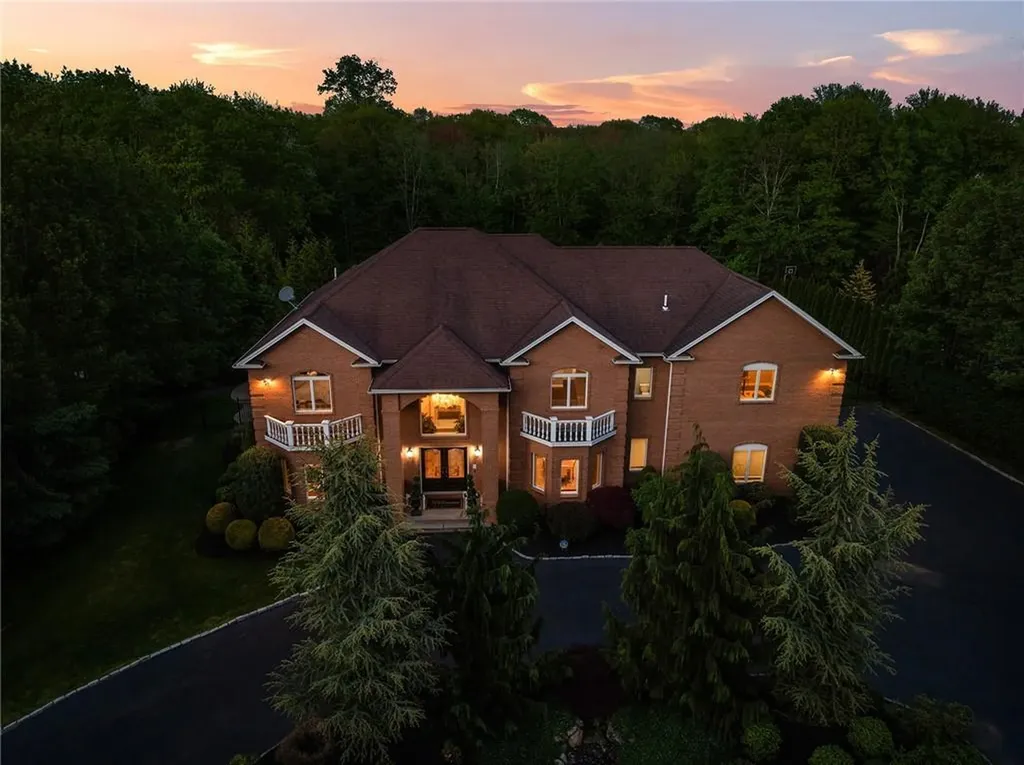 20 Red Brook Crossing Lincoln RI 02865