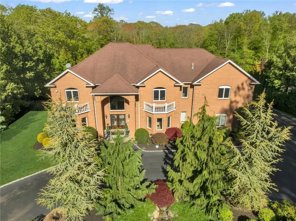 20 Red Brook Crossing Lincoln RI 02865