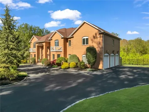 20 Red Brook Crossing Lincoln RI 02865