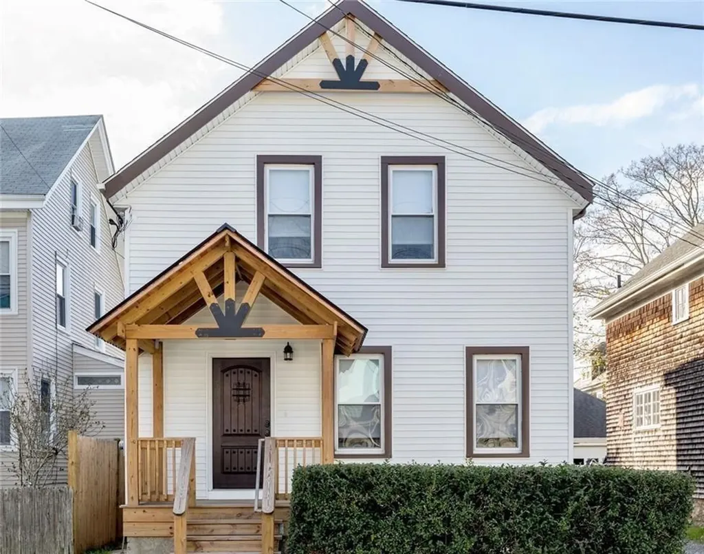 18 Hall Avenue Newport RI 02840